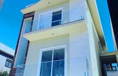 Imagem: A casa possui 3 Dormitórios, 3 Banheiros, 3 Vagas na garagem