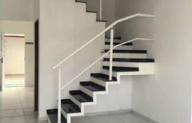 Imagem: A casa possui 2 Dormitórios, 1 Banheiro, 1 Vaga na garagem