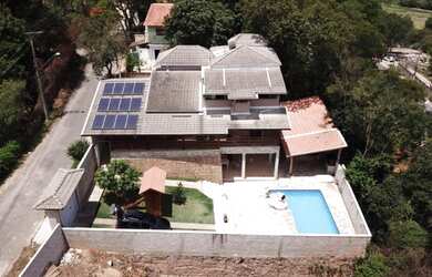 Imagem: A casa possui 5 Dormitórios, 3 Banheiros, 5 Vagas na garagem