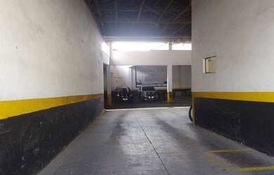 Imagem: O depósito possui 5 Vagas na garagem, 1.086m² de Área e