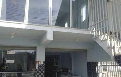 Imagem: A casa possui 3 Dormitórios, 1 Banheiro, 1 Vaga na garagem