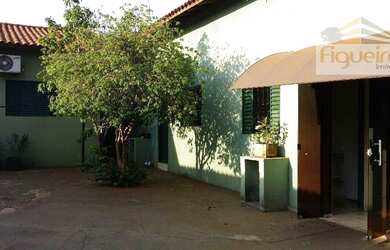 Imagem: A casa possui 5 Dormitórios, 1 Banheiro e 480m² de Área e