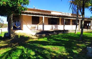 Imagem: A casa possui 5 Dormitórios, 5 Banheiros, 2 Vagas na garagem