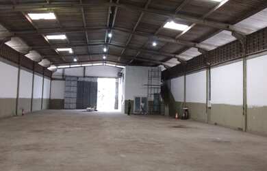 Imagem: O depósito possui 4 Vagas na garagem, 750m² de Área e está