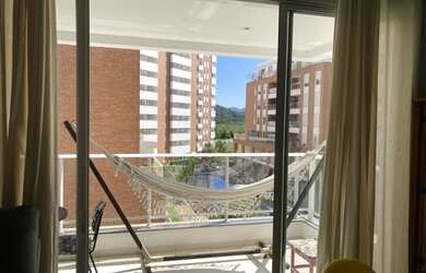 Imagem: O apartamento e possui 3 Dormitórios, Suítes, 2 Banheiros