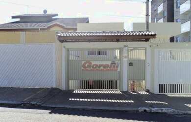 Imagem: A casa possui 3 Dormitórios, 3 Banheiros, 3 Vagas na garagem