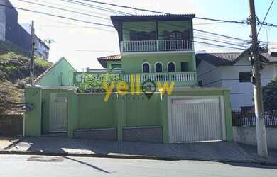 Imagem: A casa possui 5 Dormitórios, 3 Banheiros, 5 Vagas na garagem