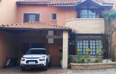 Imagem: A casa possui 3 Dormitórios, 4 Banheiros, 2 Vagas na garagem