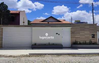 Imagem: A casa possui 5 Dormitórios, 3 Banheiros, 5 Vagas na garagem