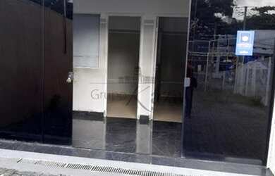 Imagem: O depósito possui 5 Vagas na garagem e 200m² de Área e está