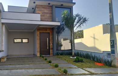 Imagem: A casa em condomínio possui 3 Dormitórios, 1 Banheiro, 1 Vaga