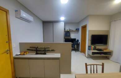 Imagem: O apartamento possui 1 Dormitório, 1 Banheiro, 1 Vaga na garagem