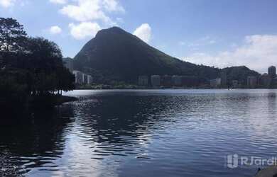 Imagem: O depósito possui 1 Vaga na garagem, 33m² de Área e está