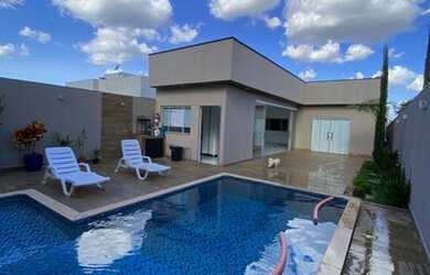 Imagem: A casa em condomínio possui 3 Dormitórios, 3 Banheiros, 2