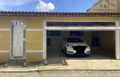 Imagem: A casa possui 2 Dormitórios, 2 Banheiros, 2 Vagas na garagem