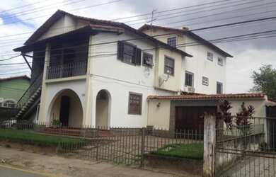 Imagem: A casa possui 5 Dormitórios, 3 Banheiros, 5 Vagas na garagem