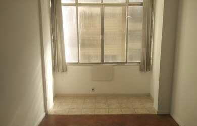 Imagem: A kitnet possui 1 Dormitório, 1 Banheiro, 35m² de Área e