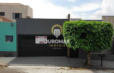 Imagem: A casa possui 2 Dormitórios, 2 Banheiros, 2 Vagas na garagem