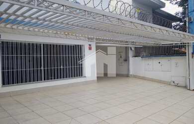 Imagem: O depósito possui 5 Vagas na garagem, 377m² de Área e está