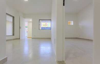 Imagem: A casa possui 3 Dormitórios, 2 Banheiros, 2 Vagas na garagem