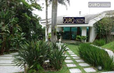 Imagem: A casa possui 5 Dormitórios, 5 Banheiros, 5 Vagas na garagem