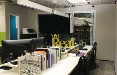 Imagem: O depósito possui 2 Vagas na garagem, 48m² de Área e está