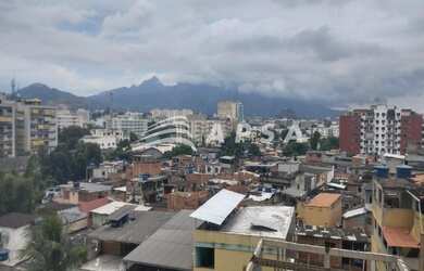 Imagem: O depósito possui 2 Vagas na garagem, 44m² de Área e está