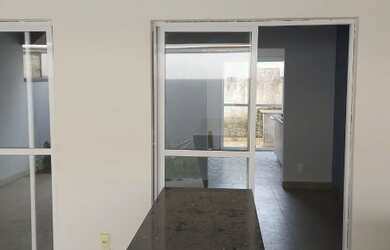 Imagem: A casa possui 3 Dormitórios, 2 Banheiros, 1 Vaga na garagem