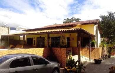 Imagem: A casa em condomínio possui 5 Dormitórios, 3 Banheiros, 5