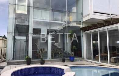 Imagem: A casa em condomínio possui 4 Dormitórios, 5 Banheiros, 2