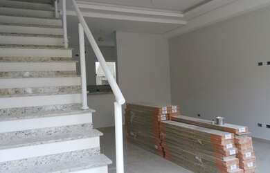 Imagem: A casa possui 2 Dormitórios, 3 Banheiros, 2 Vagas na garagem