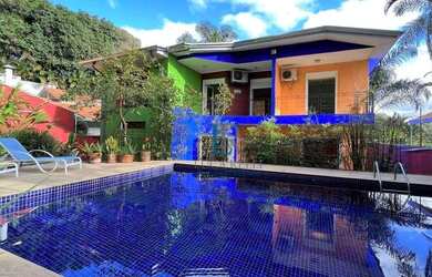 Imagem: A casa em condomínio possui 5 Dormitórios, 5 Banheiros, 4