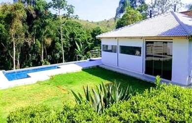 Imagem: A casa em condomínio possui 2 Dormitórios, 3 Banheiros, 4