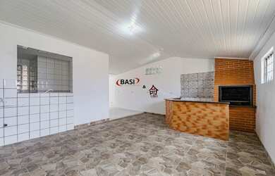 Imagem: A casa possui 3 Dormitórios, 3 Banheiros, 2 Vagas na garagem