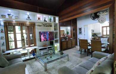 Imagem: A casa possui 5 Dormitórios, 5 Banheiros, 5 Vagas na garagem