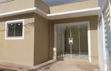 Imagem: A casa possui 2 Dormitórios, 2 Banheiros, 1 Vaga na garagem