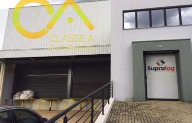 Imagem: O depósito possui 5 Vagas na garagem, 2.330m² de Área e