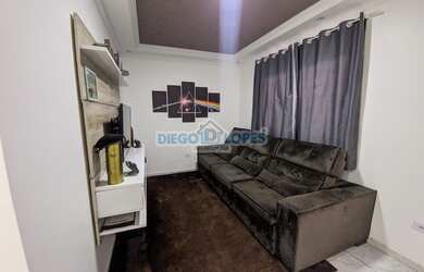 Imagem: A casa possui 2 Dormitórios, 1 Banheiro, 2 Vagas na garagem