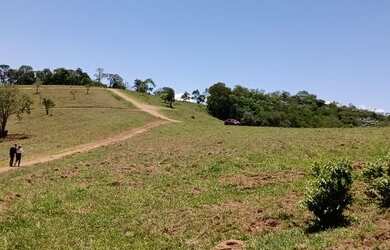 Imagem: O terreno possui 600m² de Área e está localizado em Caetetuba