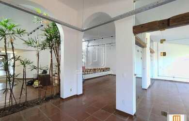 Imagem: O depósito possui 2 Vagas na garagem, 367m² de Área e está