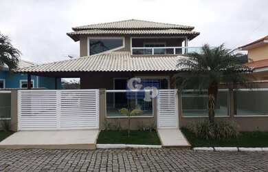 Imagem: A casa em condomínio possui 5 Dormitórios, 4 Banheiros, 300m²