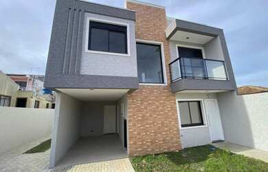 Imagem: A casa possui 3 Dormitórios, 3 Banheiros, 2 Vagas na garagem