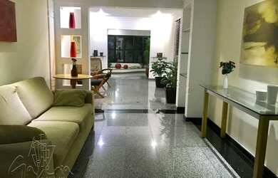 Imagem: O apartamento possui 3 Dormitórios, 1 Banheiro, 2 Vagas na