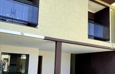 Imagem: A casa possui 4 Dormitórios, 4 Banheiros, 4 Vagas na garagem