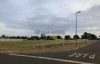 Imagem: O terreno possui 1.732m² de Área e está localizado em Cravinhos