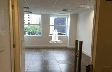 Imagem: O depósito possui 1 Vaga na garagem, 33m² de Área e está