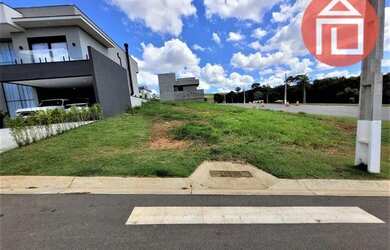 Imagem: O terreno possui 300m² de Área e está localizado em Bragança