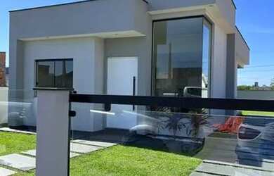 Imagem: A casa possui 3 Dormitórios, 1 Banheiro, 1 Vaga na garagem