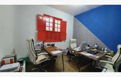 Imagem: A casa possui 3 Dormitórios, 1 Banheiro, 4 Vagas na garagem