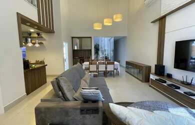 Imagem: A casa em condomínio possui 4 Dormitórios, 5 Banheiros, 4